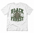 Black Forest T-Shirt mit Tannenzapfen Motiv auf weißem Shirt