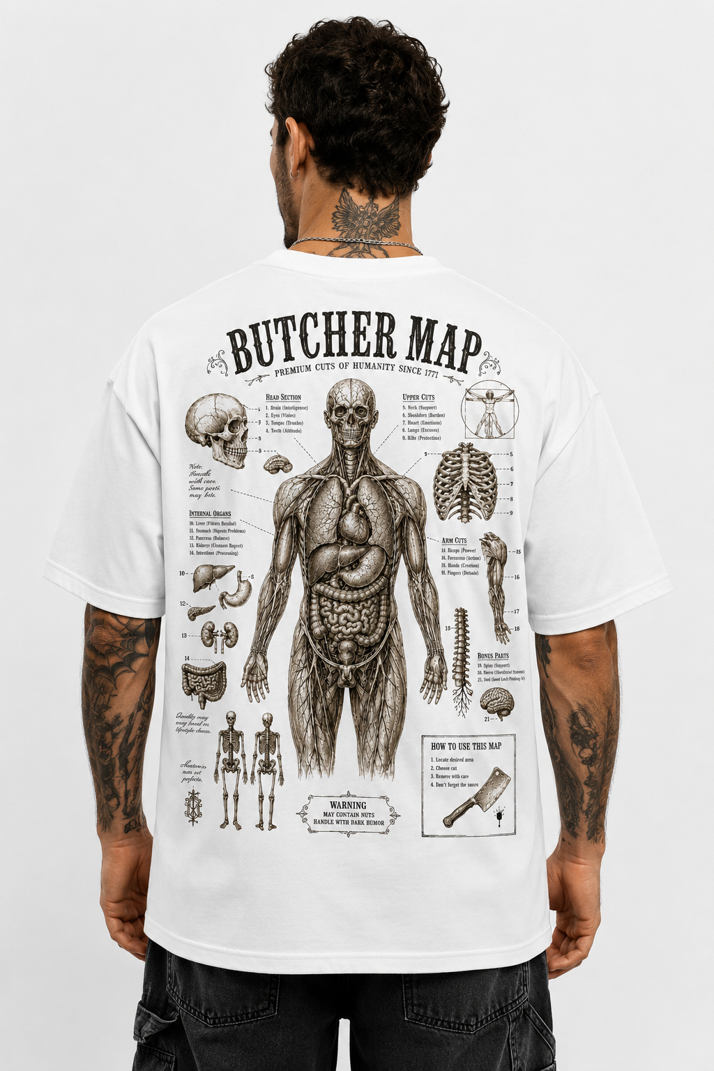 Butcher Map Vintage Anatomy T-Shirt mit anatomischem Rückenprint und satirischem medizinischem Design auf weißem Shirt