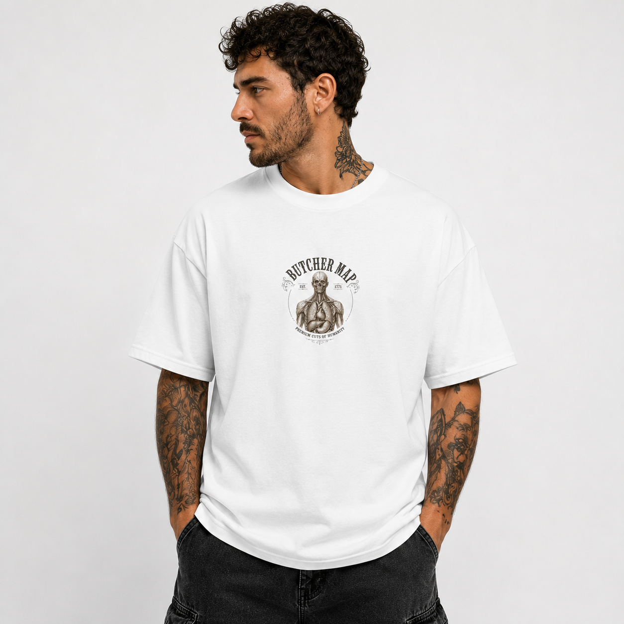 Butcher Map Vintage Anatomy T-Shirt mit anatomischem Rückenprint und satirischem medizinischem Design auf weißem Shirt