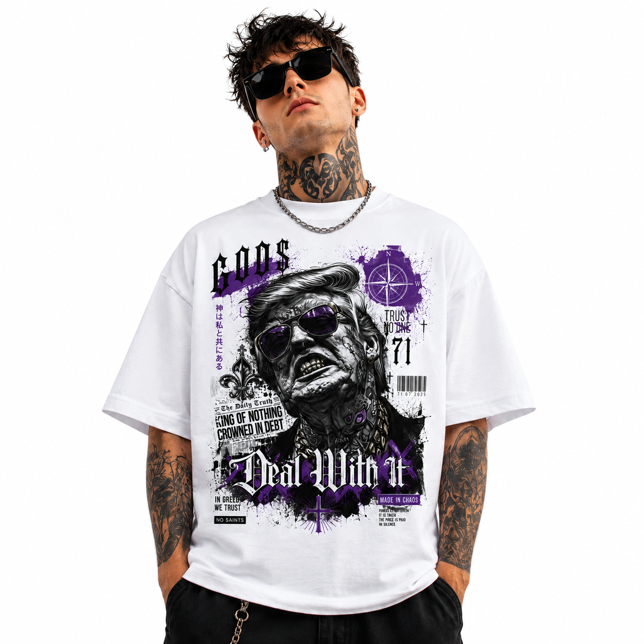 Model trägt Deal With It Gothic Streetwear T-Shirt von BEATWEAR71
